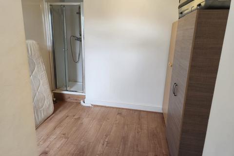 Studio to rent, Green Lane, Room 2 Ilford IG3 9JU