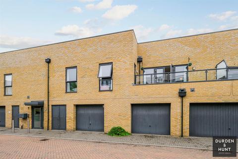 23 Charlock Close, Romford, RM3 0LE