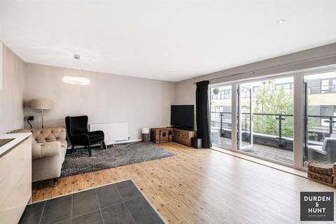 23 Charlock Close, Romford, RM3 0LE
