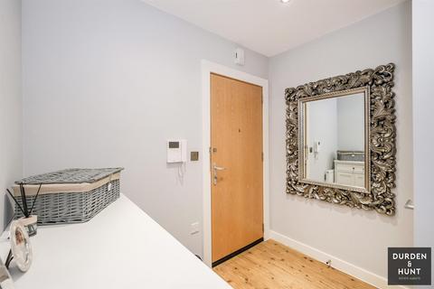 23 Charlock Close, Romford, RM3 0LE
