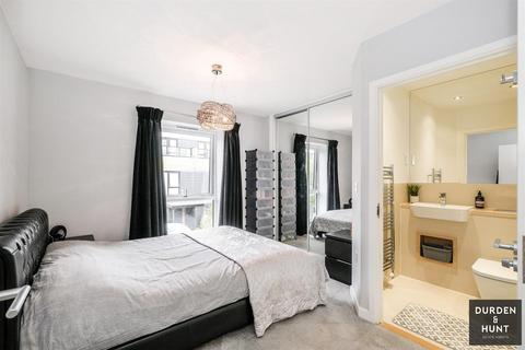 23 Charlock Close, Romford, RM3 0LE