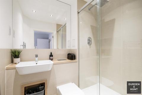 23 Charlock Close, Romford, RM3 0LE