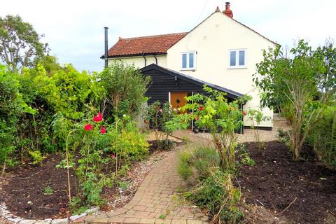 4 bedroom detached house to rent, East End Road, Stowmarket IP14