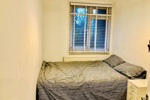 1 bedroom in a house share to rent, Ramsey Street, London E2