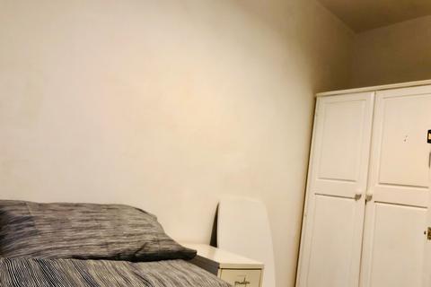 1 bedroom in a house share to rent, Ramsey Street, London E2