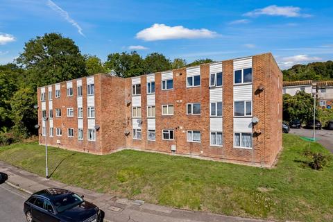 2 bedroom flat for sale, Holywell Avenue, Folkestone, CT19