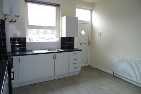 4 bedroom terraced house to rent, Harlech Road, Leeds LS11