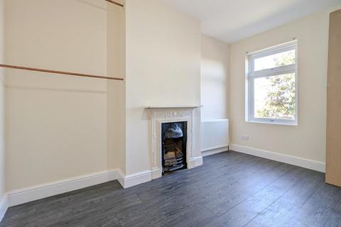 2 bedroom end of terrace house to rent, Whitley Road, Hoddesdon