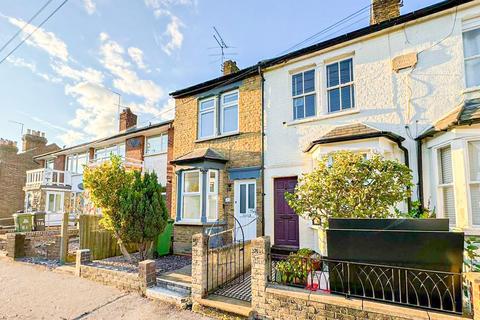 2 bedroom end of terrace house to rent, Whitley Road, Hoddesdon