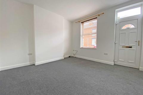 3 bedroom terraced house to rent, Bolsover Street, Nottingham NG15