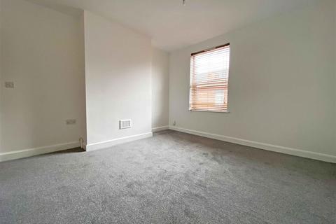 3 bedroom terraced house to rent, Bolsover Street, Nottingham NG15