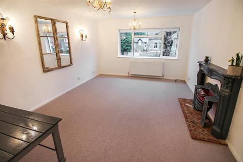 2 bedroom maisonette to rent, Westlands Court, East Molesey KT8