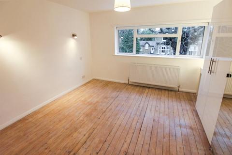 2 bedroom maisonette to rent, Westlands Court, East Molesey KT8