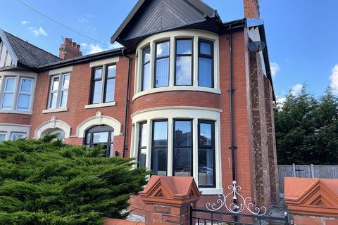 3 bedroom semi-detached house to rent, Broadway, Blackpool FY4