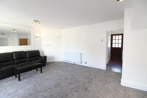 2 bedroom apartment to rent, North Street, Romford RM1