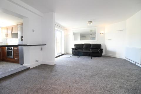 2 bedroom apartment to rent, North Street, Romford RM1