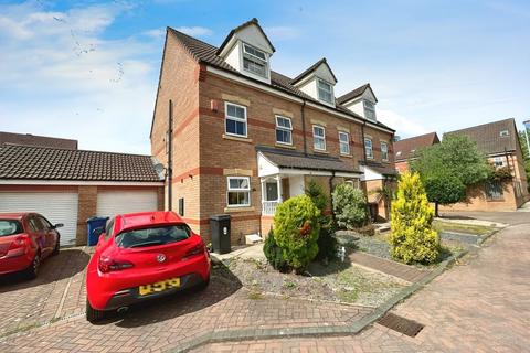 3 bedroom end of terrace house for sale, Falcon Grove , Gainsborough