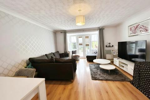 3 bedroom end of terrace house for sale, Falcon Grove , Gainsborough