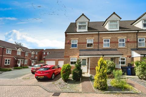 3 bedroom end of terrace house for sale, Falcon Grove , Gainsborough