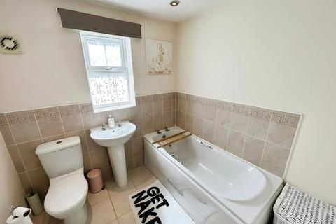 3 bedroom end of terrace house for sale, Falcon Grove , Gainsborough