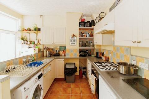 2 bedroom terraced house to rent, May Street, Exeter