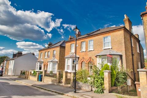 4 bedroom semi-detached house to rent, West Street, Harrow On The Hill