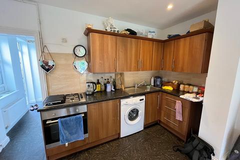 2 bedroom ground floor flat to rent, Flat 3, 79 Parkend Road