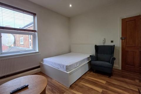 Studio to rent, Charminster Road, Bournemouth