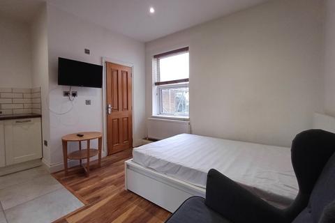 Studio to rent, Charminster Road, Bournemouth