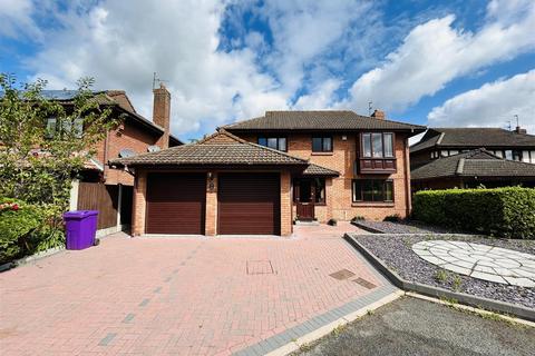 4 bedroom detached house to rent, 15 Midhurst Grove, Tettenhall