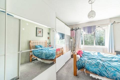 1 bedroom flat for sale, Queens Walk, Ruislip, HA4