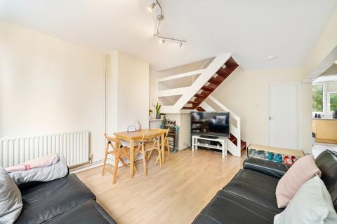 4 bedroom flat to rent, Thomas Baines Road, Battersea SW11