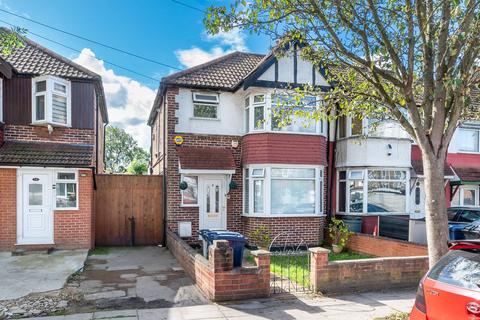 1 bedroom flat to rent, Coniston Avenue, Perivale, Greenford, UB6