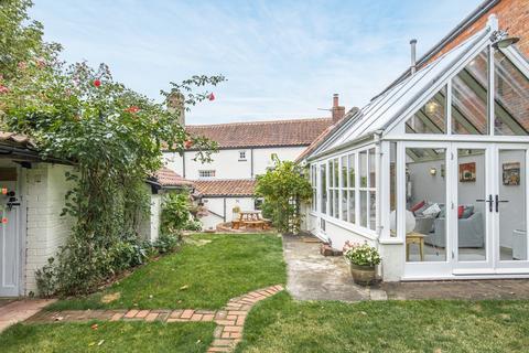 4 bedroom end of terrace house for sale, Wymondham