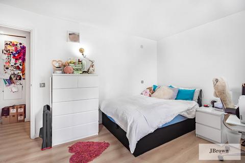 1 bedroom apartment for sale, West Parkside, London, SE10