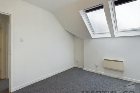 2 bedroom flat to rent, Jewel Court, Crown Rise