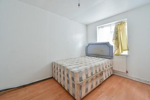 3 bedroom flat for sale, Gaitskell House, Villa Street, London, SE17 2BS