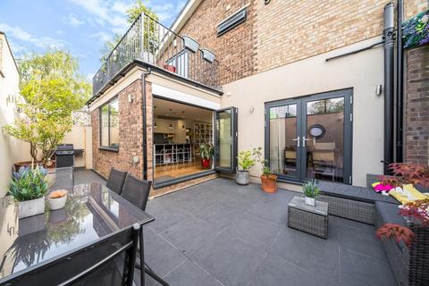 20 Maple Close, London, SW4 8LL