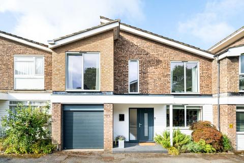 20 Maple Close, London, SW4 8LL