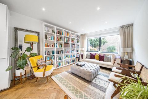 20 Maple Close, London, SW4 8LL