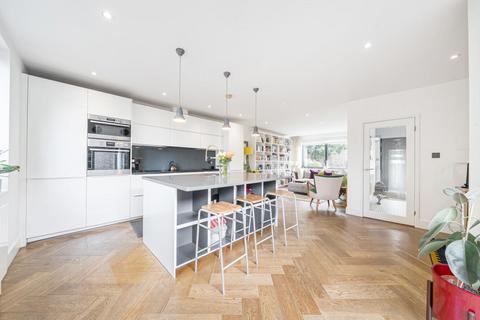 20 Maple Close, London, SW4 8LL