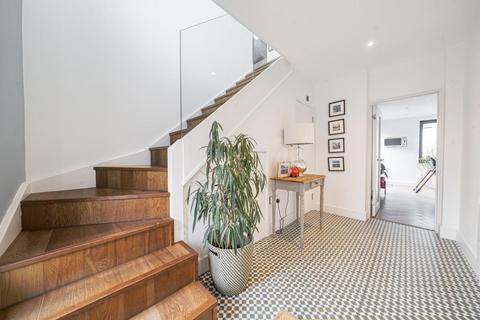 20 Maple Close, London, SW4 8LL