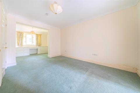 6 Badgers Walk, Purley, CR8 3PX