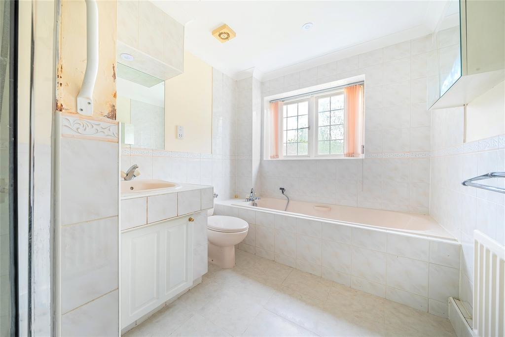 En-Suite Bathroom
