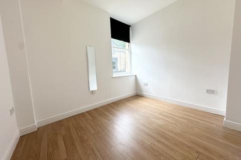 2 bedroom apartment to rent, Cheapside, Morley, Leeds