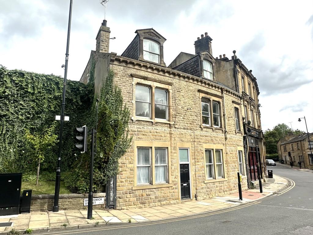 Apartment in Leeds, Morley - View 2