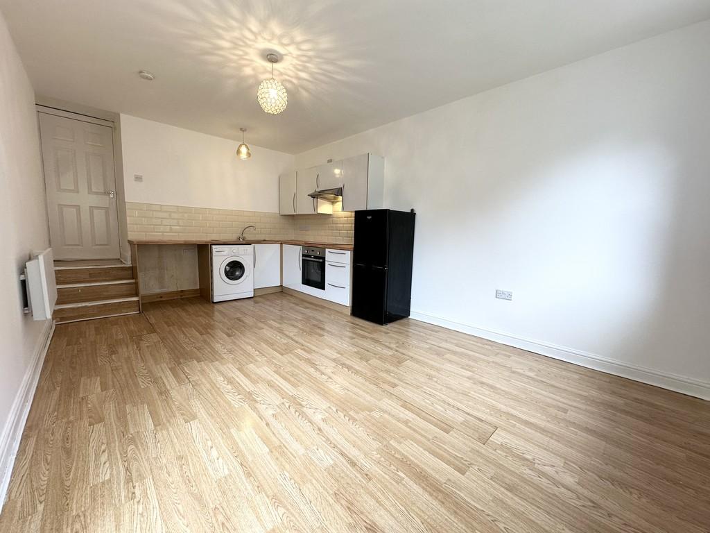 Apartment in Leeds, Morley - View 3