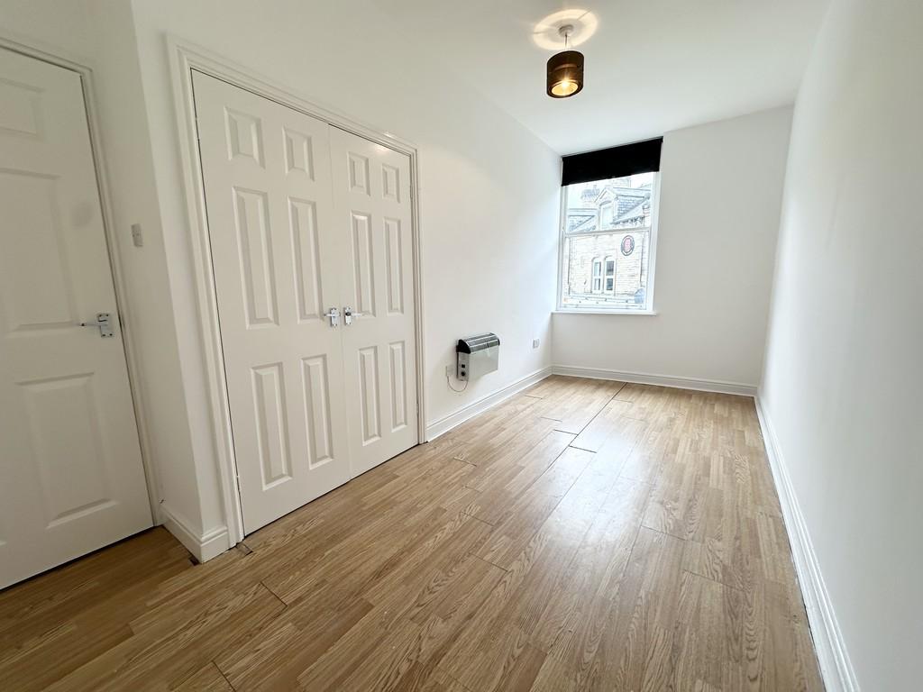 Apartment in Leeds, Morley - View 5