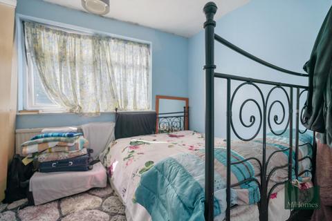 9 Arnold Avenue East, Enfield, EN3 6JB