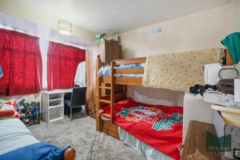 9 Arnold Avenue East, Enfield, EN3 6JB